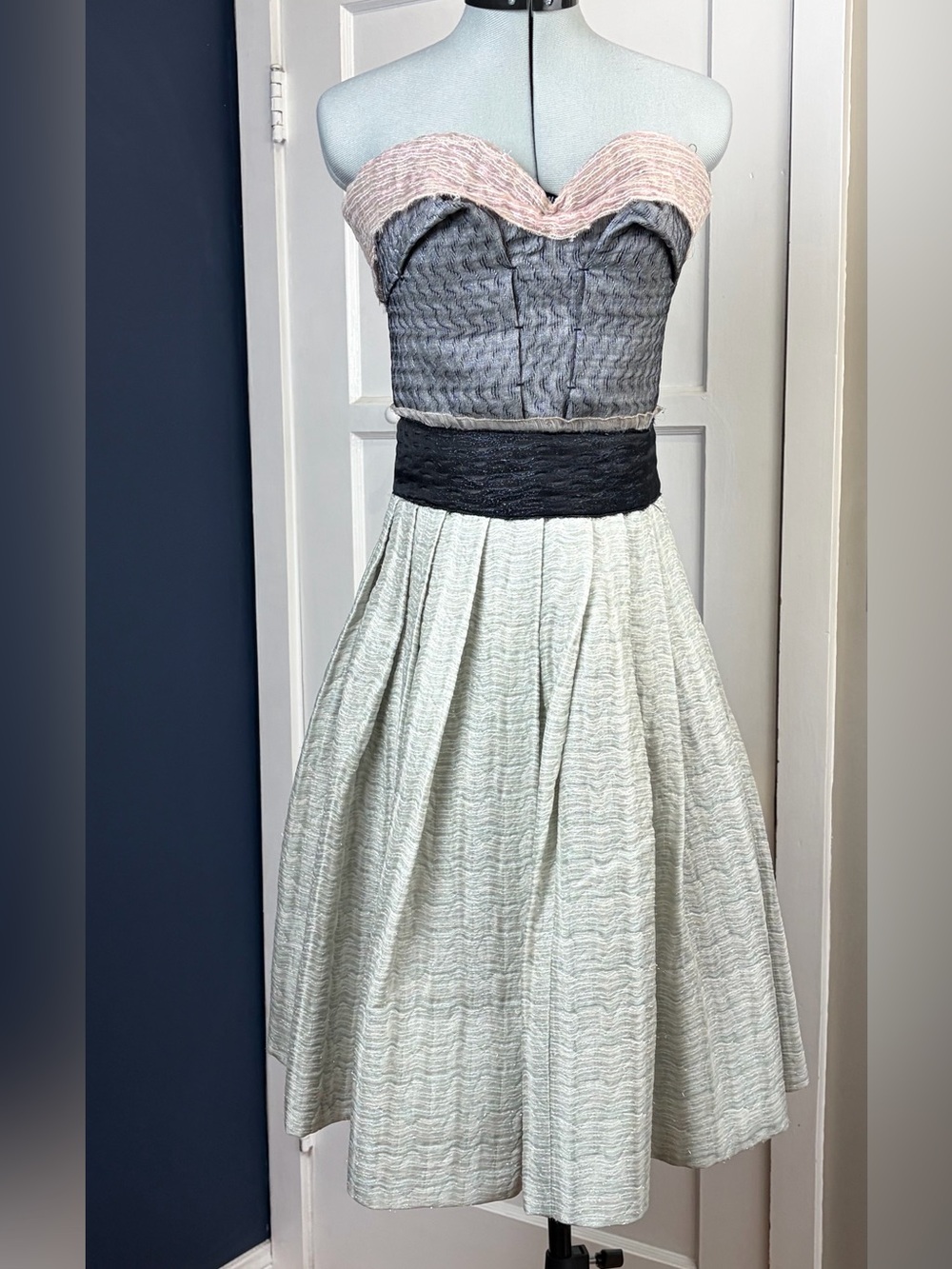 Miu Miu VTG Fall 07 Look #40 Strapless Silk-Blend Cocktail Dress, 38, EUC - Picture 5 of 16
